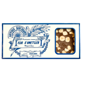 Turrón de chocolate con avellanas