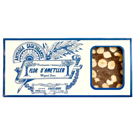 Turrón de chocolate con avellanas